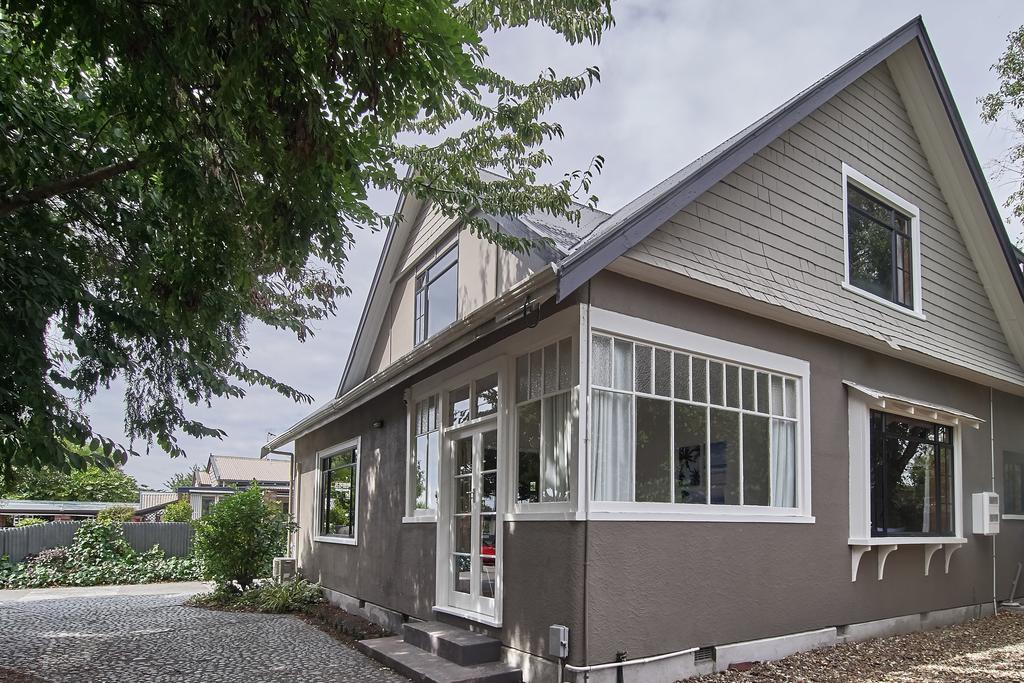 Racecourse Villa - Christchurch Holiday Home Exterior photo