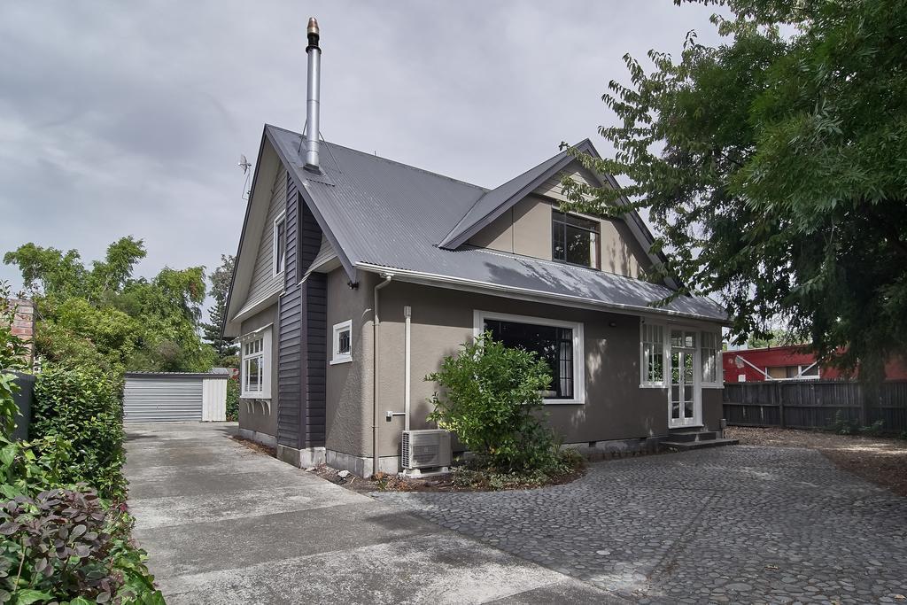 Racecourse Villa - Christchurch Holiday Home Exterior photo