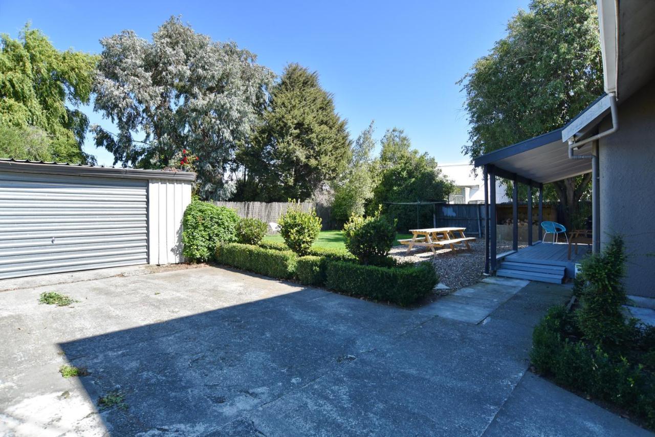 Racecourse Villa - Christchurch Holiday Home Exterior photo