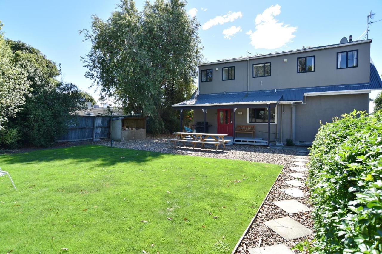 Racecourse Villa - Christchurch Holiday Home Exterior photo